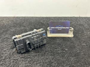 Używane Aktuator elektryczny (Turbo) Mercedes A (177.0) 2.0 A-200d Cena € 200,00 Z VAT oferowane przez Van Kronenburg Engines