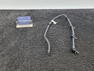 Używane Przewód powrotny paliwa Mercedes E (W213) E-220d 2.0 Turbo 16V Cena € 40,00 Z VAT oferowane przez Van Kronenburg Engines