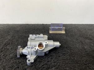 Begagnade Oljepump Volkswagen Golf VII (AUA) 2.0 GTI 16V Pris € 150,00 Inklusive moms erbjuds av Van Kronenburg Engines