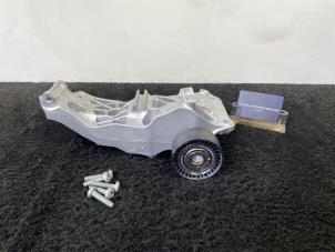 Nowe Wspornik pradnicy dolny Mercedes C-Klasse AMG (W206) C-63S E-Performance AMG 2.0 Turbo 4-Matic+ Cena € 50,00 Z VAT oferowane przez Van Kronenburg Engines