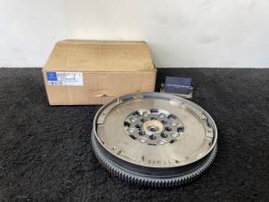 Nieuwe Vliegwiel dubbele massa Mercedes C Sportcoupé (C203) 1.8 C-180K 16V Prijs € 400,00 Inclusief btw aangeboden door Van Kronenburg Engines