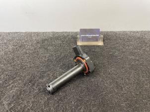 Używane Czujnik poziomu oleju BMW 7 serie (E65/E66/E67) 745i,Li 4.4 V8 32V Cena € 50,00 Z VAT oferowane przez Van Kronenburg Engines