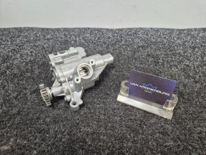 Begagnade Oljepump Volkswagen Golf VII (AUA) 2.0 GTI 16V Pris € 150,00 Inklusive moms erbjuds av Van Kronenburg Engines