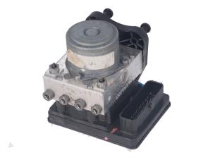 Begagnade Bromsstyrningsmodul Mercedes E-Klasse Pris € 182,00 Inklusive moms erbjuds av Autorecycling Kempers