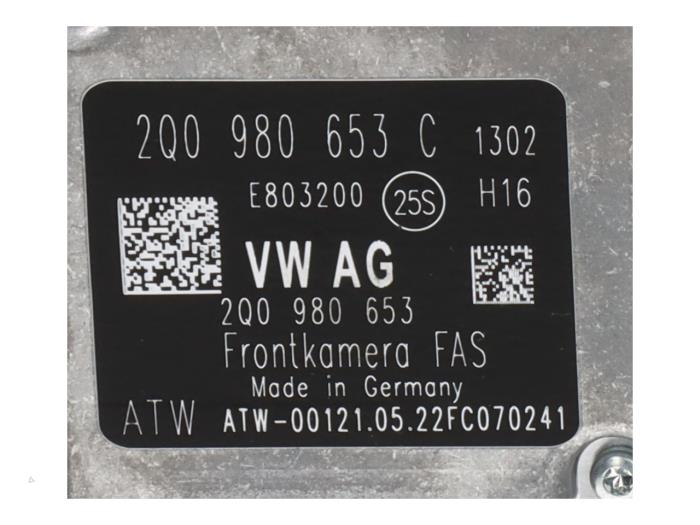 Framåtriktad kamera från en Volkswagen T-Roc 2022