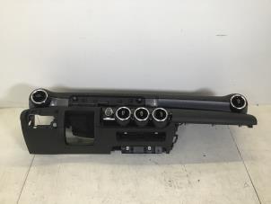 Gebruikte Dashboard Mercedes A-Klasse Prijs € 700,01 Inclusief btw aangeboden door Autorecycling Kempers