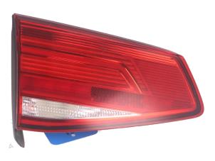 Gebruikte Achterlicht links Volkswagen Passat Prijs € 120,00 Inclusief btw aangeboden door Autorecycling Kempers