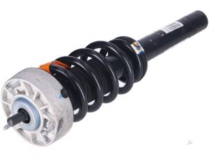 Begagnade Stötdämparstång, höger fram BMW X6 Pris € 144,00 Inklusive moms erbjuds av Autorecycling Kempers