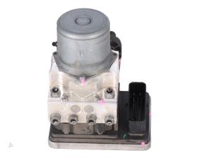 Begagnade Bromsstyrningsmodul Mercedes E-Klasse Pris € 200,00 Inklusive moms erbjuds av Autorecycling Kempers