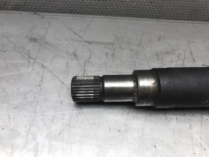 Aandrijfas rechts-voor van een Ford Focus 1 Wagon 1.8 TDdi 2005