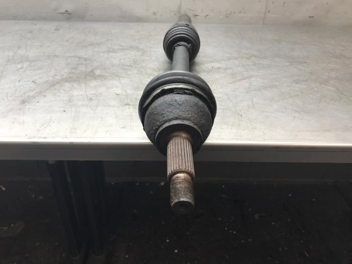 Aandrijfas rechts-voor van een Ford Focus 1 Wagon 1.8 TDdi 2005