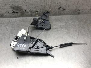 Begagnade Dörrlåsmekanism, 4-dörrars, vänster fram Mercedes B (W245) 2.0 B-200 16V Pris € 100,00 Marginaltabell erbjuds av Autosloperij Alexander