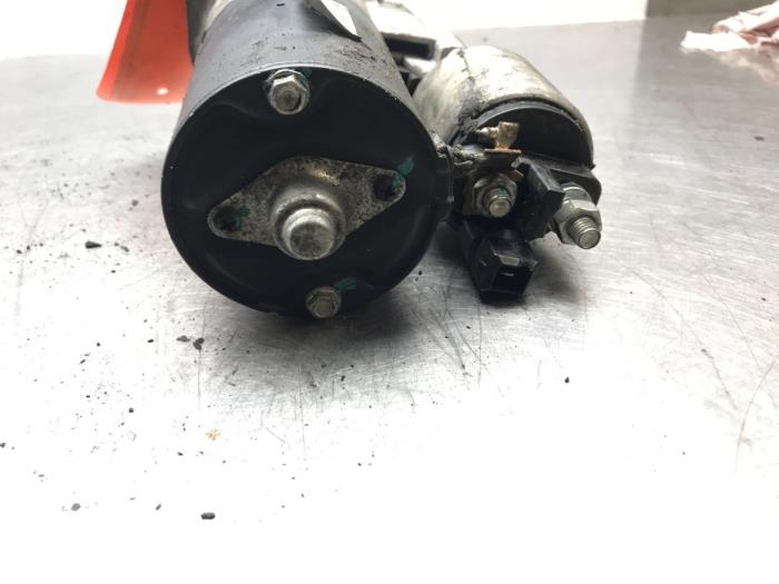 Startmotor från en Volkswagen Polo III (6N2) 1.4 16V 75 2001
