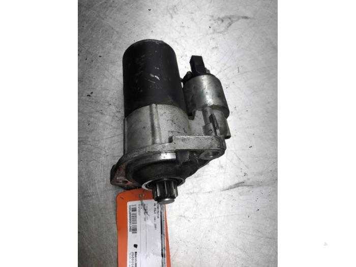 Startmotor från en Volkswagen Polo III (6N2) 1.4 16V 75 2001