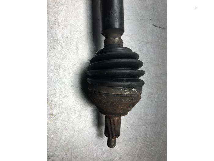 Homokineetas rechts-voor van een Volkswagen Polo V (6R) 1.4 TDI DPF BlueMotion technology 2015