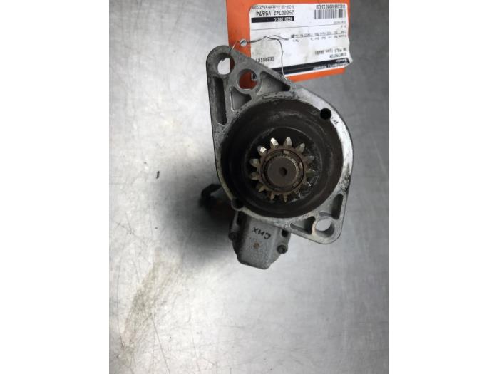 Startmotor van een Volkswagen Polo V (6R) 1.4 TDI DPF BlueMotion technology 2015