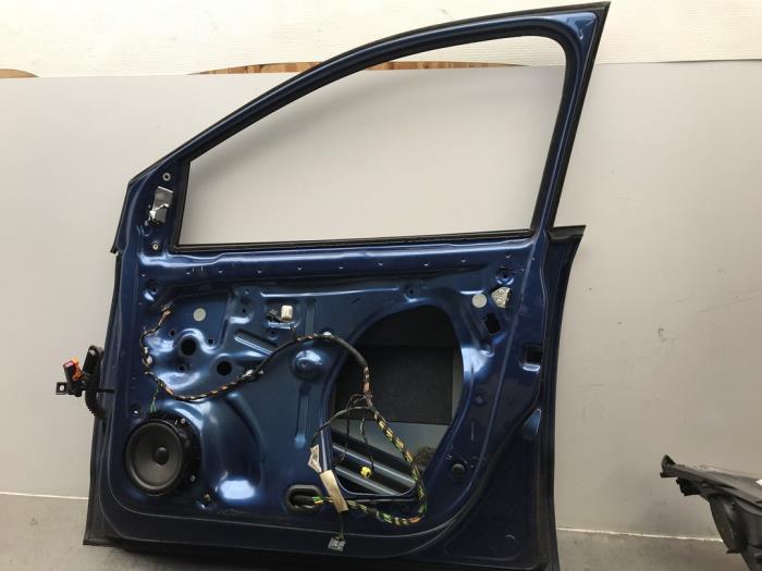 Deur 4Deurs rechts-voor van een Volkswagen Polo V (6R) 1.4 TDI DPF BlueMotion technology 2015