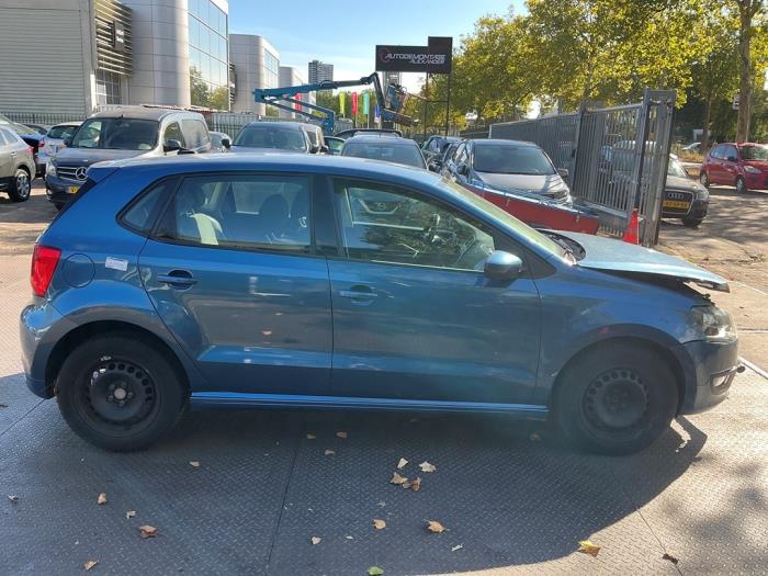 Deur 4Deurs rechts-voor van een Volkswagen Polo V (6R) 1.4 TDI DPF BlueMotion technology 2015