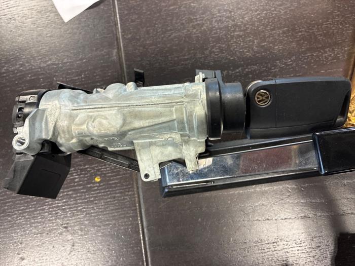 Elektronisch kontaktslot van een Volkswagen Polo V (6R) 1.4 TDI DPF BlueMotion technology 2015