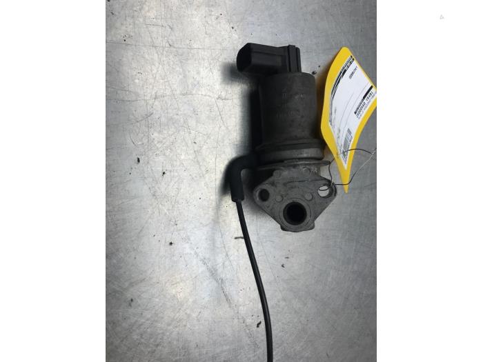 EGR-ventil från en Volkswagen Polo III (6N2) 1.4 16V 75 2001
