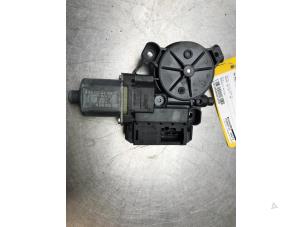 Gebruikte Raammotor Portier Volkswagen Polo V (6R) 1.4 TDI DPF BlueMotion technology Prijs op aanvraag aangeboden door Autosloperij Alexander