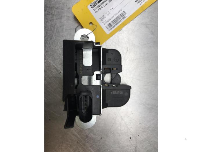 Achterklep Slotmechaniek van een Volkswagen Polo V (6R) 1.4 TDI DPF BlueMotion technology 2015