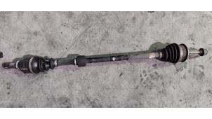 Begagnade Drivaxel, höger fram Toyota Yaris III (P13) 1.5 16V Dual VVT-iE Pris på förfrågan erbjuds av Autohandel Didier