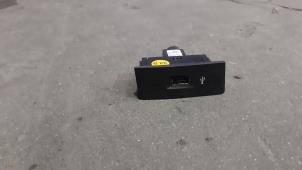 Begagnade AUX/USB-anslutning Volkswagen Transporter T6 2.0 TDI DRF Pris € 36,30 Inklusive moms erbjuds av Autohandel Didier