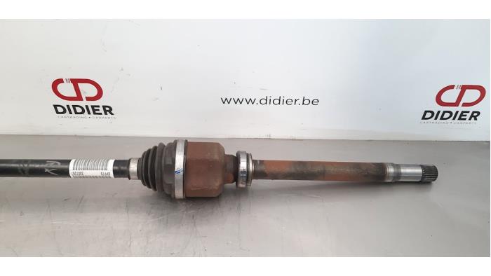 Drivaxel, höger fram från en Peugeot 3008 II (M4/MC/MJ/MR) 1.2 12V e-THP PureTech 130 2018