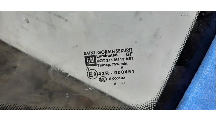 Framruta från en Opel Corsa E 1.2 16V 2017