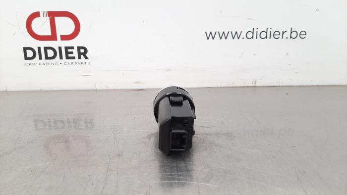 Start/stopp-brytare från en Toyota RAV4 (A5) 2.5 Hybrid 16V 2019