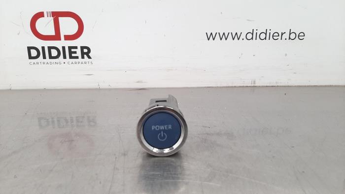 Start/stopp-brytare från en Toyota RAV4 (A5) 2.5 Hybrid 16V 2019