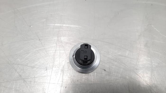 Start/stopp-brytare från en Mercedes-Benz C Estate (S205) C-200d 2.2 16V 2018