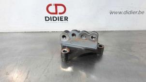 Używane Wspornik skrzyni biegów Toyota Auris (E18) 1.2 T 16V Cena € 24,20 Z VAT oferowane przez Autohandel Didier