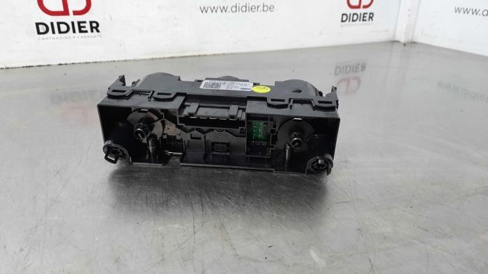 Luftkonditionering, kontrollpanel från en Skoda Fabia III Combi (NJ5) 1.2 TSI 16V Greentech 2015