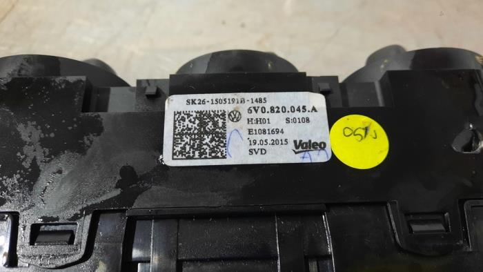 Luftkonditionering, kontrollpanel från en Skoda Fabia III Combi (NJ5) 1.2 TSI 16V Greentech 2015