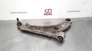 Używane Wahacz zawieszenia prawy przód Peugeot 3008 II (M4/MC/MJ/MR) 1.6 BlueHDi 115 Cena € 66,55 Z VAT oferowane przez Autohandel Didier