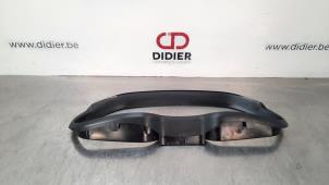 Używane Listwa wykonczeniowa licznika kilometrów Peugeot 2008 (CU) 1.2 12V e-THP PureTech 110 Cena € 24,20 Z VAT oferowane przez Autohandel Didier