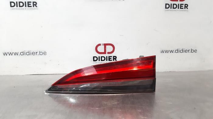Baklykta, höger från en Skoda Scala 1.0 TSI 115 2019