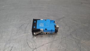 Begagnade USB-modul BMW X5 (G05) xDrive 45 e iPerformance 3.0 24V Pris € 24,20 Inklusive moms erbjuds av Autohandel Didier