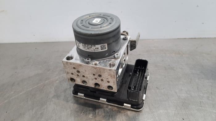 ABS-pump från en Mercedes-Benz C (C205) C-400 3.0 V6 Turbo 4-Matic 2017