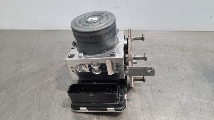 ABS-pump från en Mercedes-Benz C (C205) C-400 3.0 V6 Turbo 4-Matic 2017