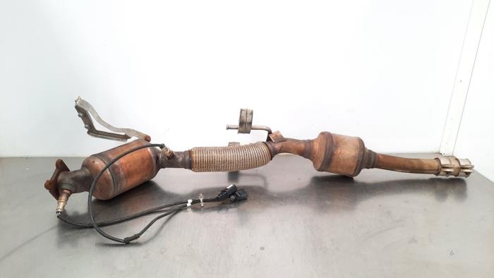 Främre avgasrör + katalysator från en Skoda Fabia III (NJ3) 1.0 12V 2020