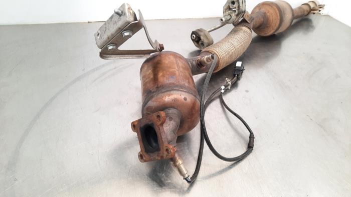 Främre avgasrör + katalysator från en Skoda Fabia III (NJ3) 1.0 12V 2020