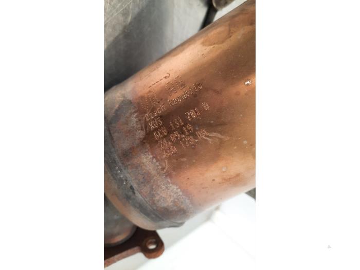 Främre avgasrör + katalysator från en Skoda Fabia III (NJ3) 1.0 12V 2020