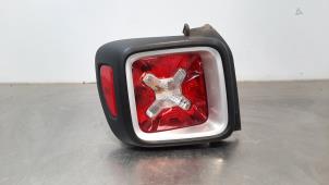 Begagnade Baklykta, vänster Jeep Renegade (BU) 1.6 Multijet 16V Pris € 133,10 Inklusive moms erbjuds av Autohandel Didier