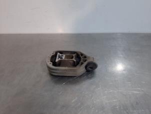 Używane Wspornik skrzyni biegów Renault Megane III Grandtour (KZ) 1.9 dCi Cena € 24,20 Z VAT oferowane przez Autohandel Didier