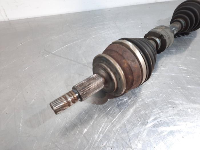 Aandrijfas links-voor van een Toyota RAV4 (A3) 2.2 D-4D-F 16V 4x4 2012