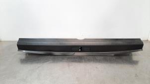 Begagnade Låsplatta, bak Peugeot 3008 II (M4/MC/MJ/MR) 1.6 16V PureTech 180 Pris € 30,25 Inklusive moms erbjuds av Autohandel Didier