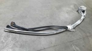 Begagnade Set med takstripes Peugeot 508 (F3/FB/FH/FP) 1.6 16V Hybrid Pris € 133,10 Inklusive moms erbjuds av Autohandel Didier